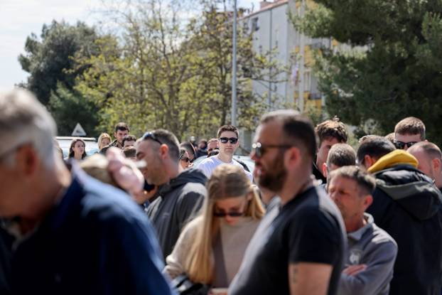 Zadar: Red za karte za koncert Thompsona na Hipodromu