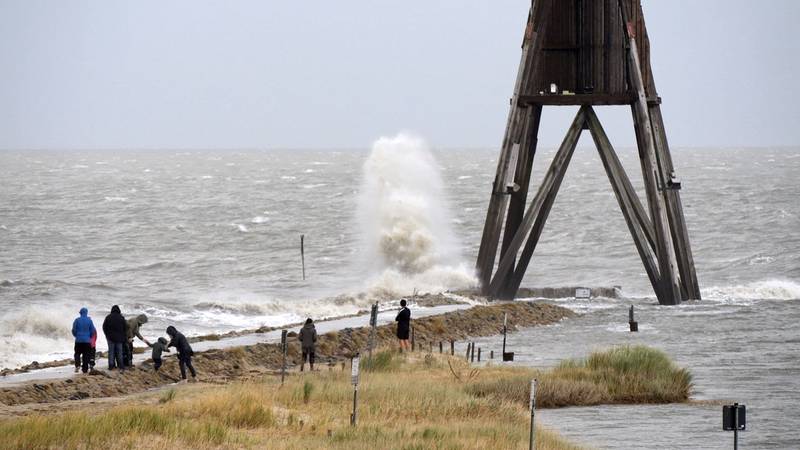 Tenerife: Visoki valovi povukli su ljude u more. Troje mrtvih