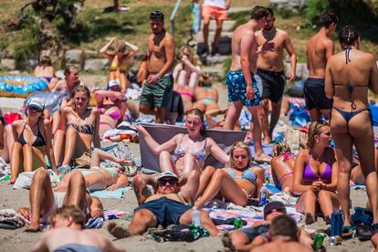 Pogledajte krcatu plažu Bačvice