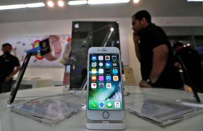 Američki Senat traži odgovore Applea zbog usporenih iPhonea