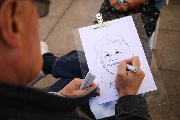 Zagreb: Hrvatsko društvo karikaturista održalo javno crtanje brzopoteznih portretnih karikatura
