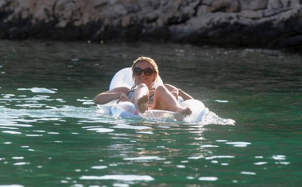 ARHIVA - 2009. Hvar: Vru?e morske igrice Snježane Mehun i Mihaela Galekovi?a