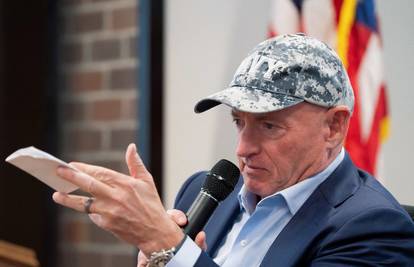 Pentagon je zaprijetio senatoru da će ga vratiti u mornaricu