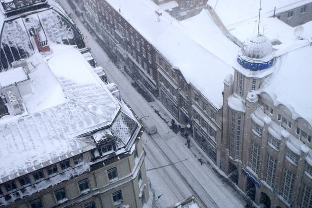 ARHIVA - Zagreb: Trg bana Jela?i?a pod snježnim pokriva?em