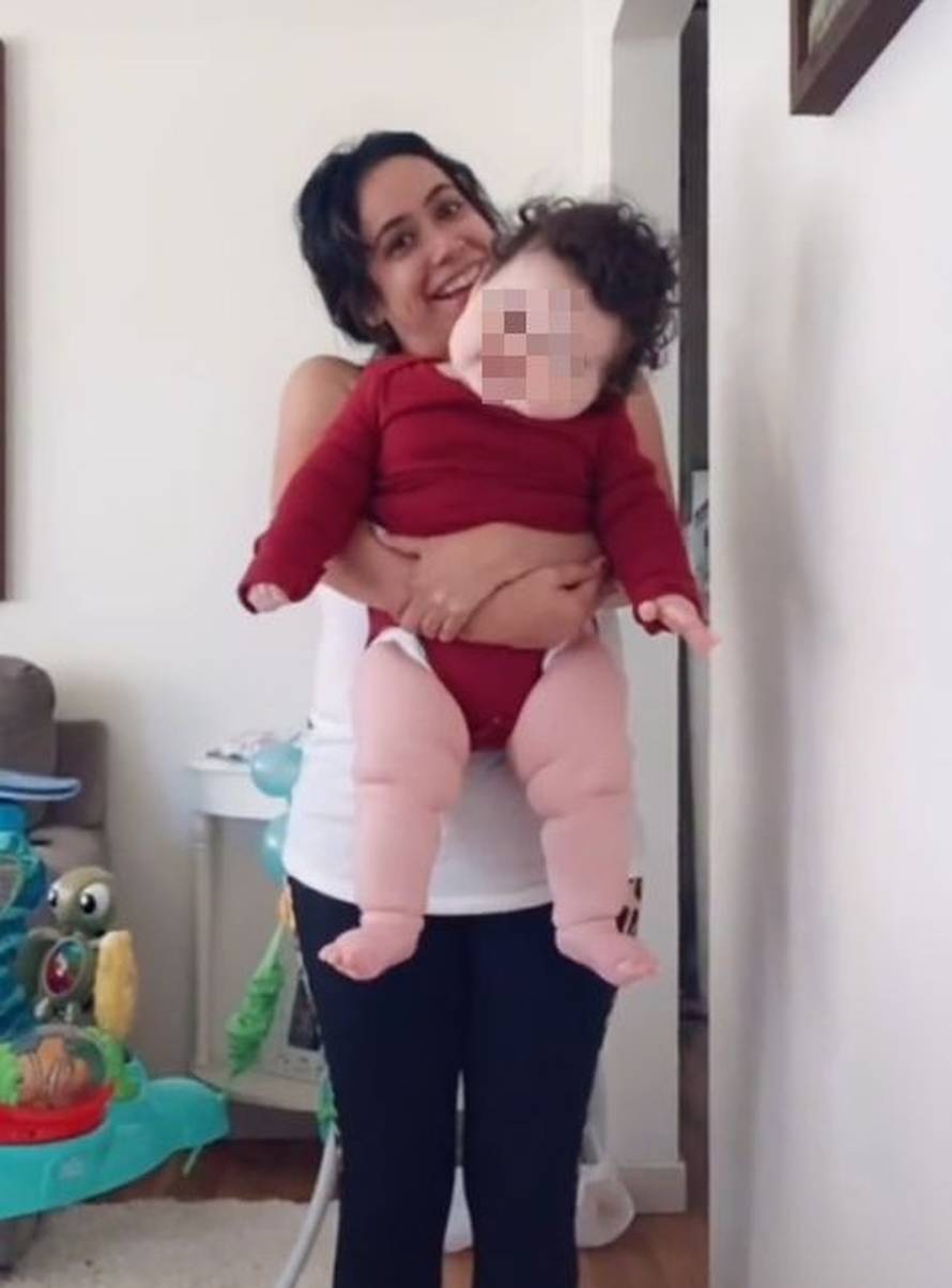 'Beba mi je toliko velika da ljudi misle da ga šopam hranom, a on nema još ni godinu i pol'