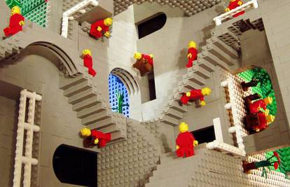 Gradi pravu kuću od Lego kocki, zapošljava radnike
