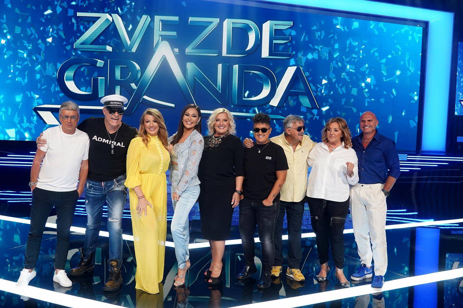 The beginning of the recording of the new season of the show Zvezde granda in the TV studio of Grand Television.

Pocetak snimanja nove sezone emisije Zvezde granda u tv studiju Grand televizije.