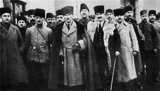 Kemal Atatürk mit seinem Stab, 1921/22