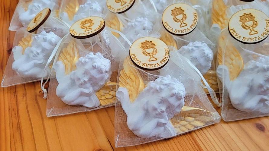 Krizme i pričesti postale su kao mala svadba: Gosti će uz poklon u kuvertu staviti po 200 eura