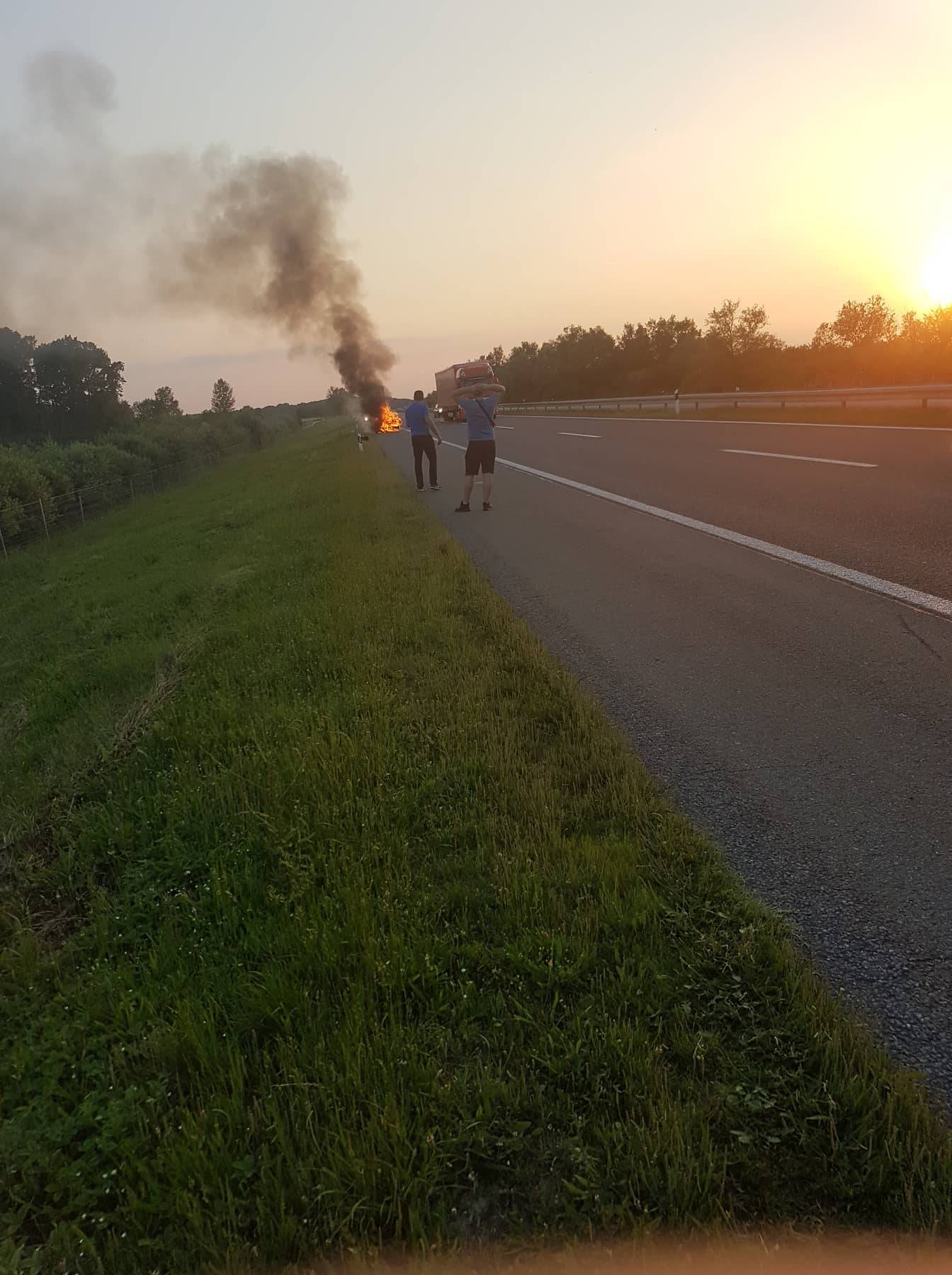 Na autocesti gorio auto: 'Dva kilometra prije smo vidjeli dim'