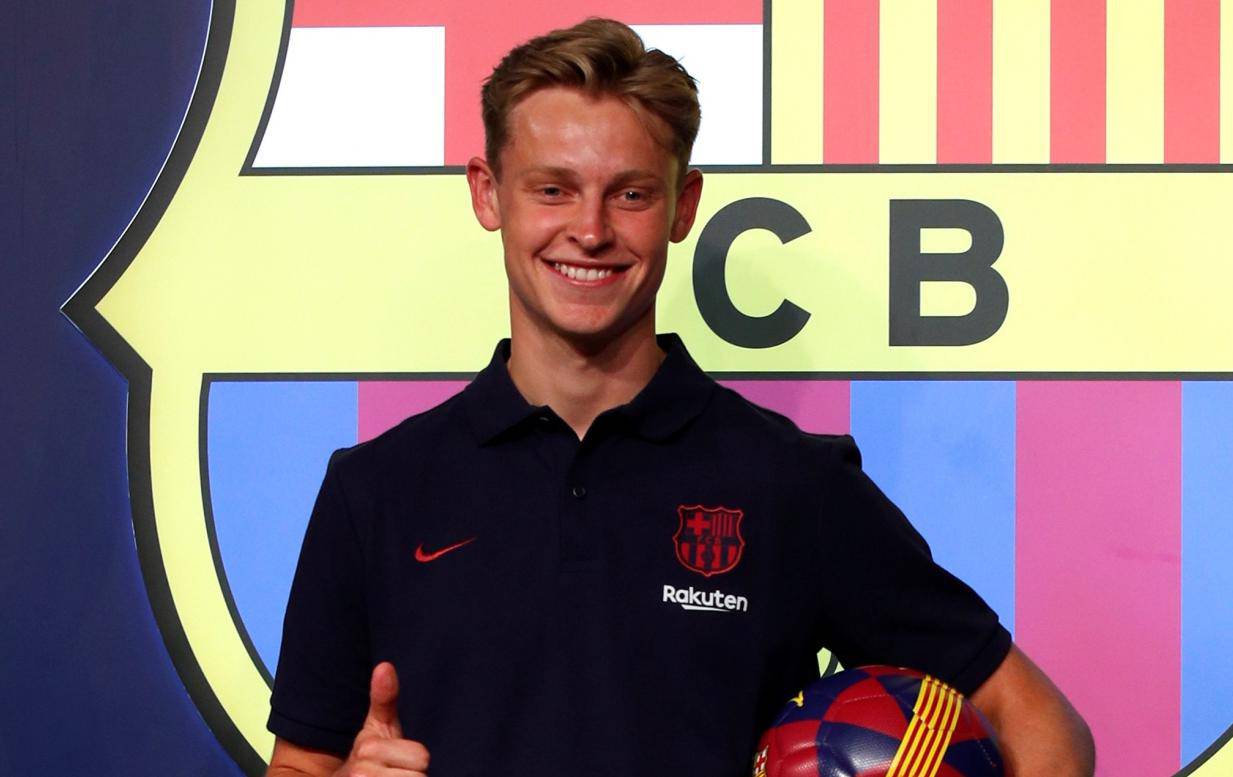 FC Barcelona - Frenkie de Jong Photocall