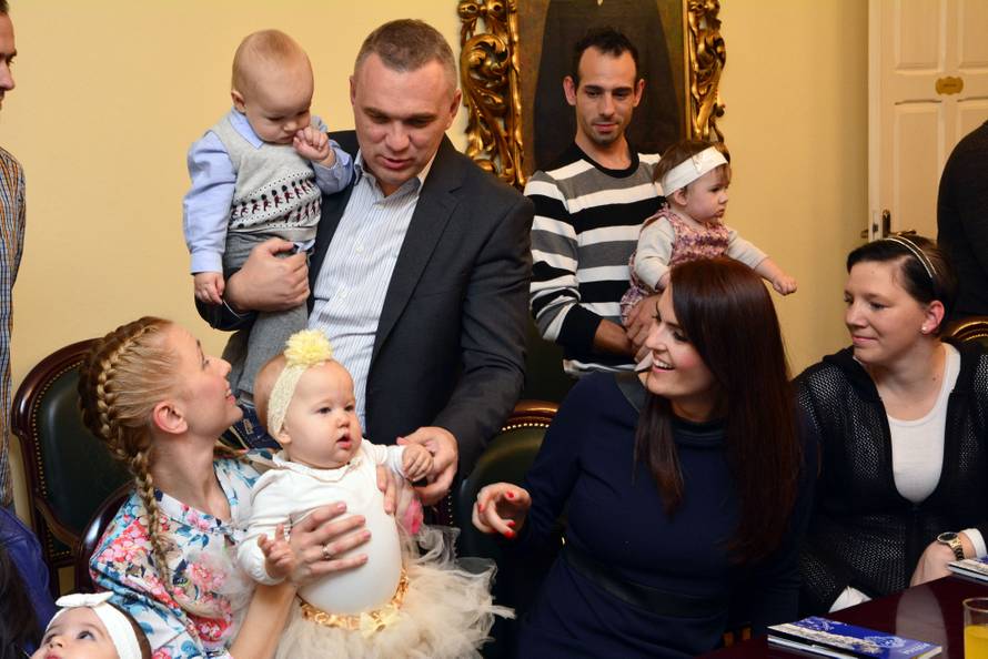 Grad Požega darivao najmlađe sugrađane sa 48.000 kuna