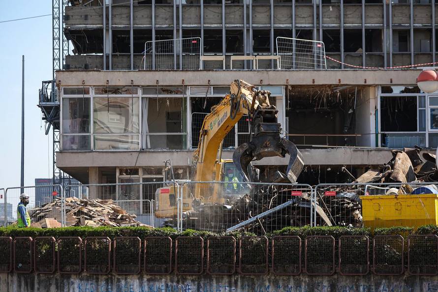 Vjesnikov neboder radnici pripremaju za rušenje