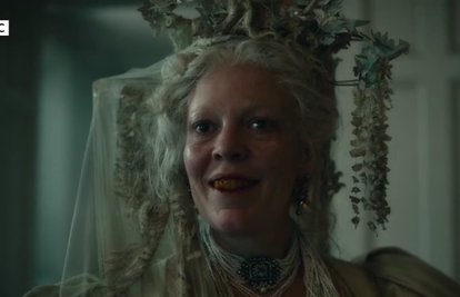 Zvijezda 'Krune' u najavi nove serije izgleda neprepoznatljivo: Kosa joj je sijeda, a zubi žuti