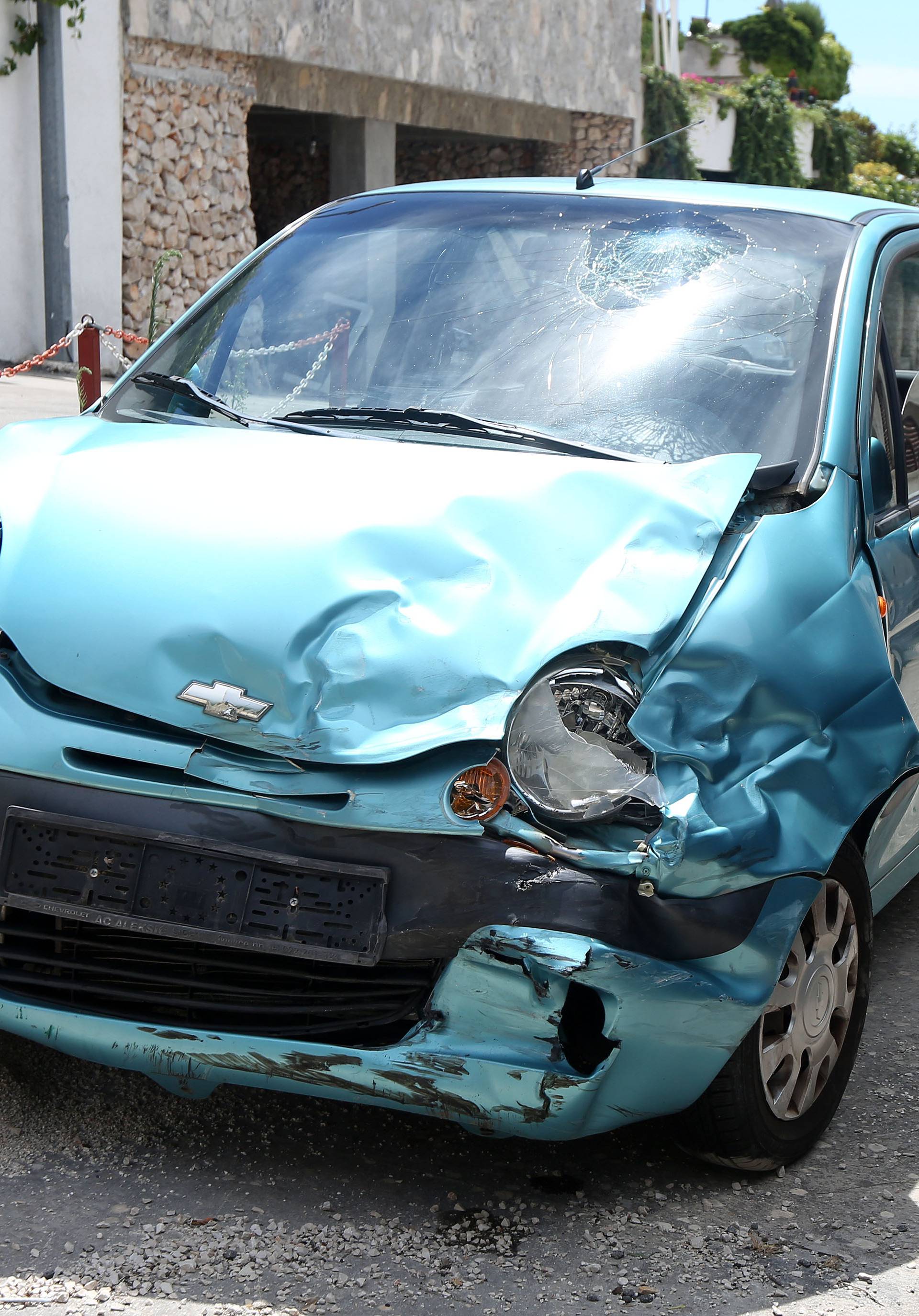 Teška nesreća kod Primoštena: Jedan vozač se bori za život