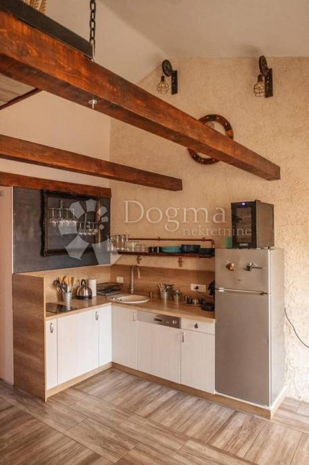 FOTO Prodaje se egzotična vila u blizini Paklenice: Pogledajte kako tek izgleda iznutra
