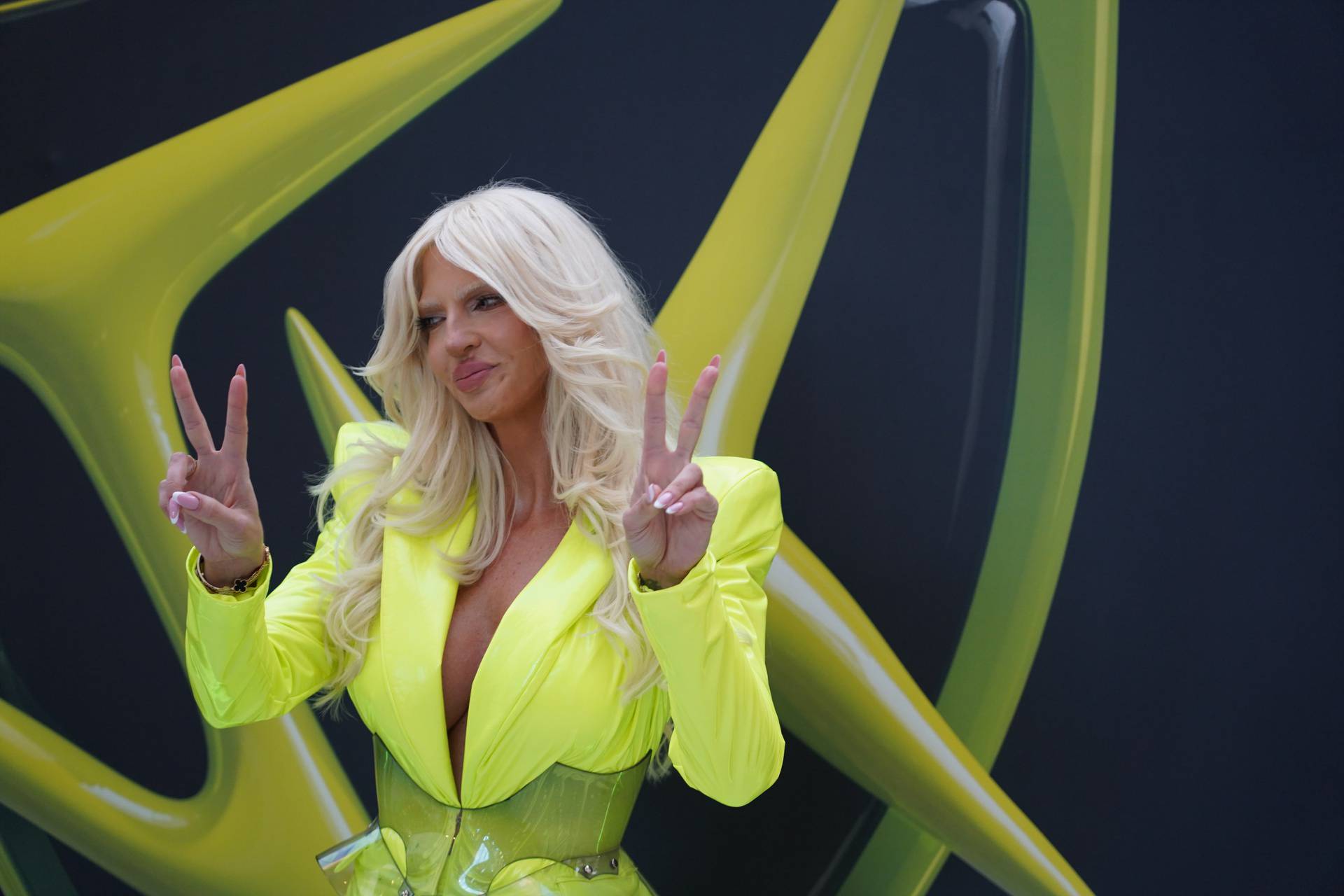 Beograd: Jelena Karleuša organizirala je druženje s obožavateljima povodom izlaska svog novog albuma