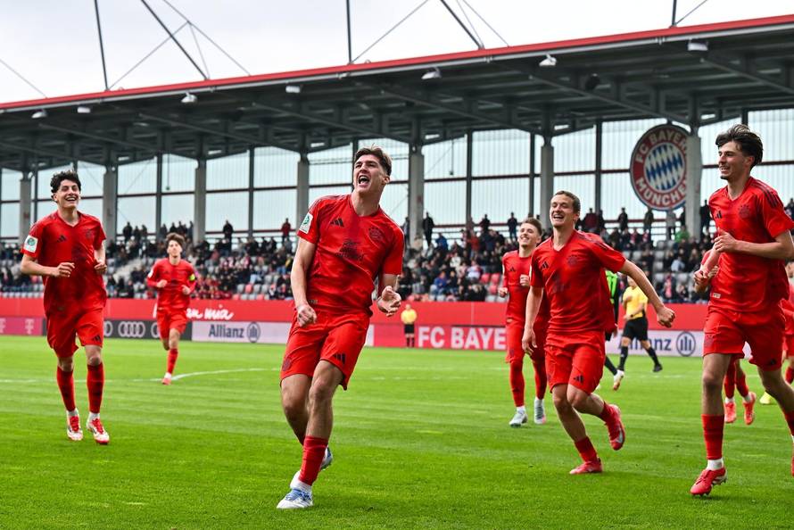 DFB U19-Nachwuchsliga Endrunde: FC Bayern M?nchen U19 - VfL Wolfsburg U19; 26.04.2025