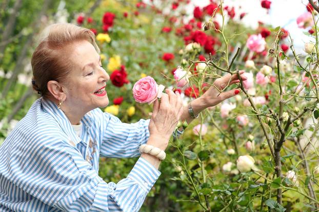 Zagreb: Ksenija Urli?i? u svom vrtu