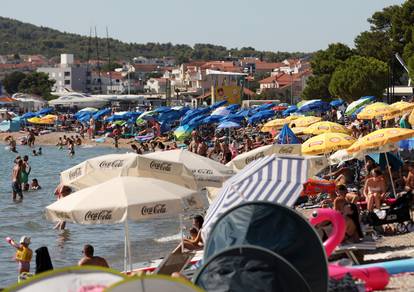 FOTO Prepune plaže u Vodicama