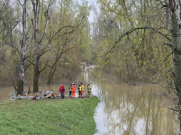 PRVE FOTKE S MJESTA UŽASA Spasili 30 migranata iz Save!