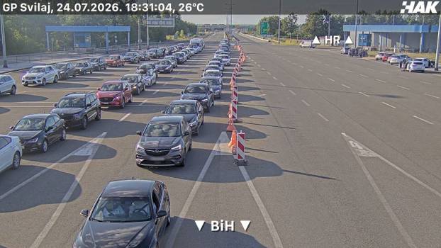 FOTO Kolone na  cesti. Zbog nesreće se vozi jednom trakom