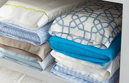 Ovaj trik će vas spasiti u kući: Super način slaganja posteljine