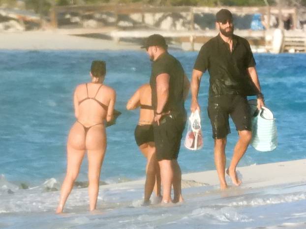 *PREMIUM-EXCLUSIVE* Kim Kardashian escapes to Turks and Caicos for a girls getaway as Kanye returns to LA!