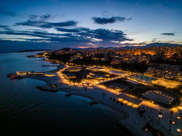 Noćne fotografije novouređenog Žnjanskog platoa