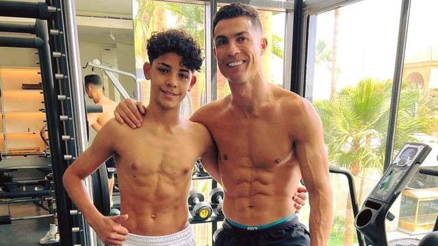 Kakav otac, takav sin! Cristiano Ronaldo oduševio fotografijom