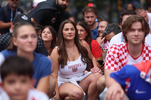 SP 2026 Philadelphia: Navijači se okupljaju prije razvijanja hrvatske zastave uoči utakmice s Ganom