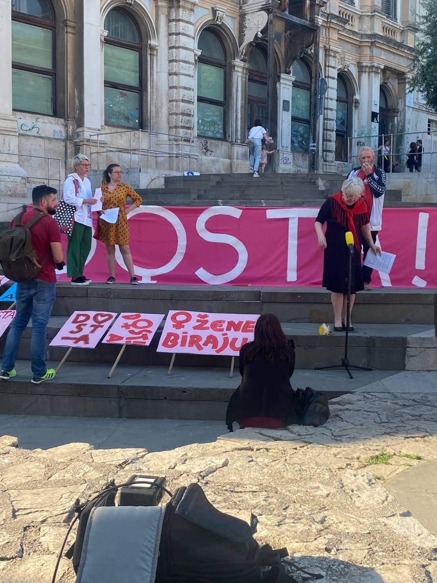 Gotov prosvjed: Građani diljem Hrvatske pružili podršku Mireli