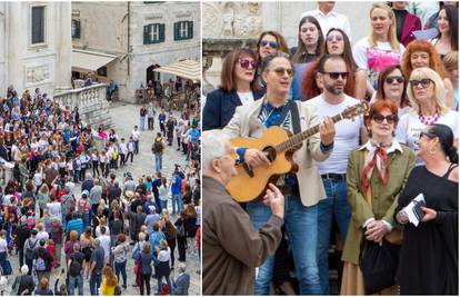 Dubrovčani su se okupili i uz pjesmu oprostili od Đele Jusića