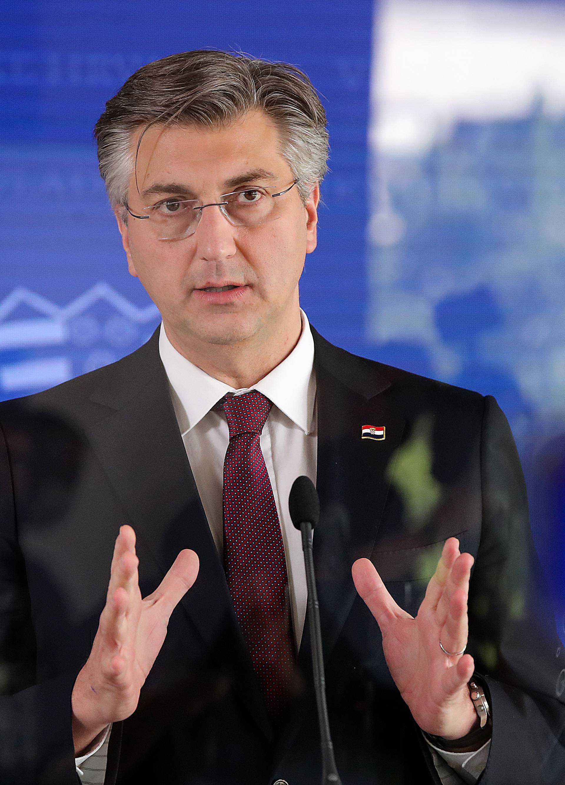 Zagreb: Predsjednik Vlade Andrej Plenković nakon sjednice medijima dao je kratku izjavu