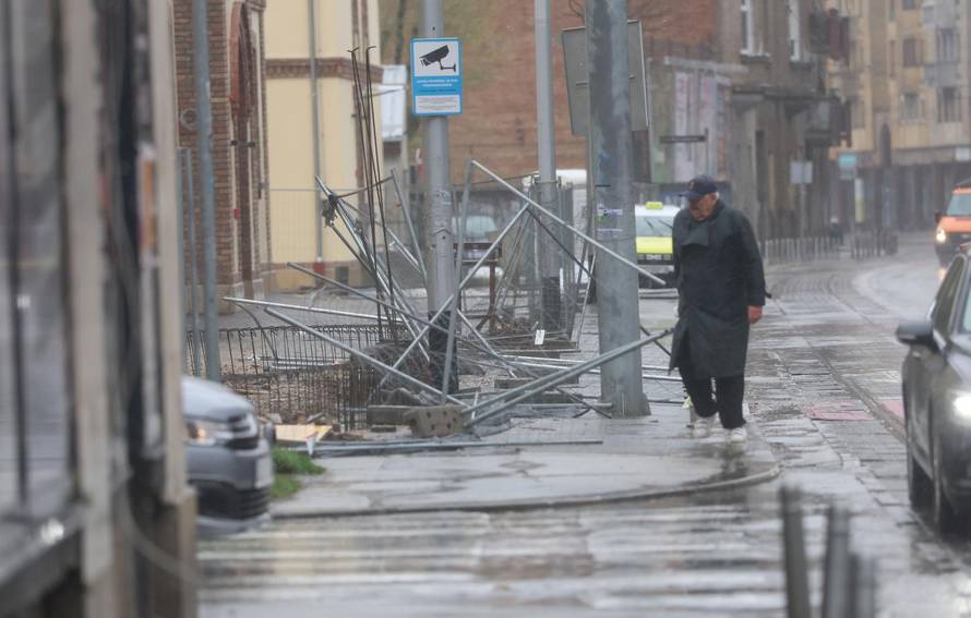 Zagreb:  Olujani vjetar stvara probleme u centru grada 