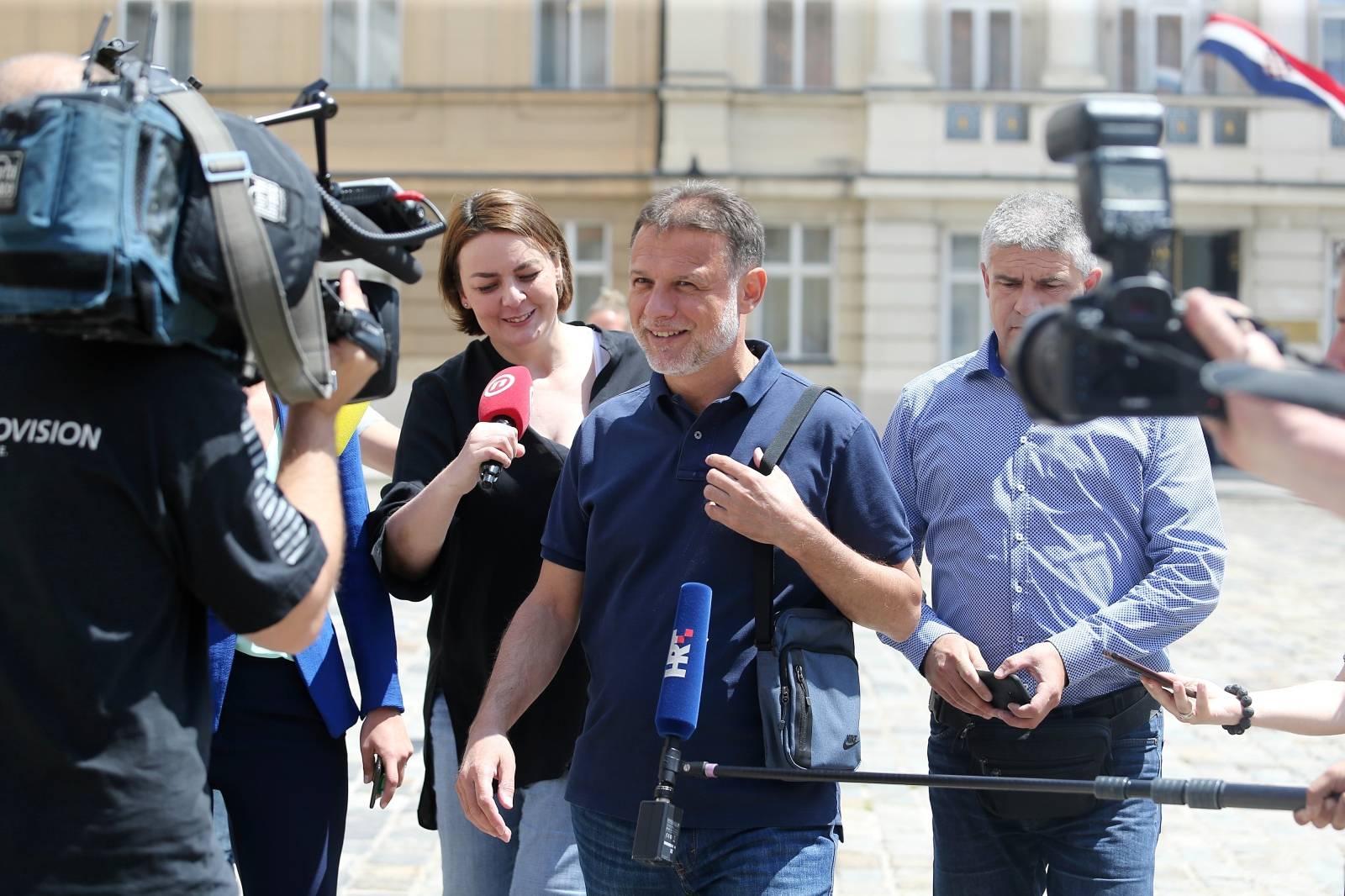 Zagreb: Gordan JandrokoviÄ dao izjavu za medije na Trgu sv. Marka