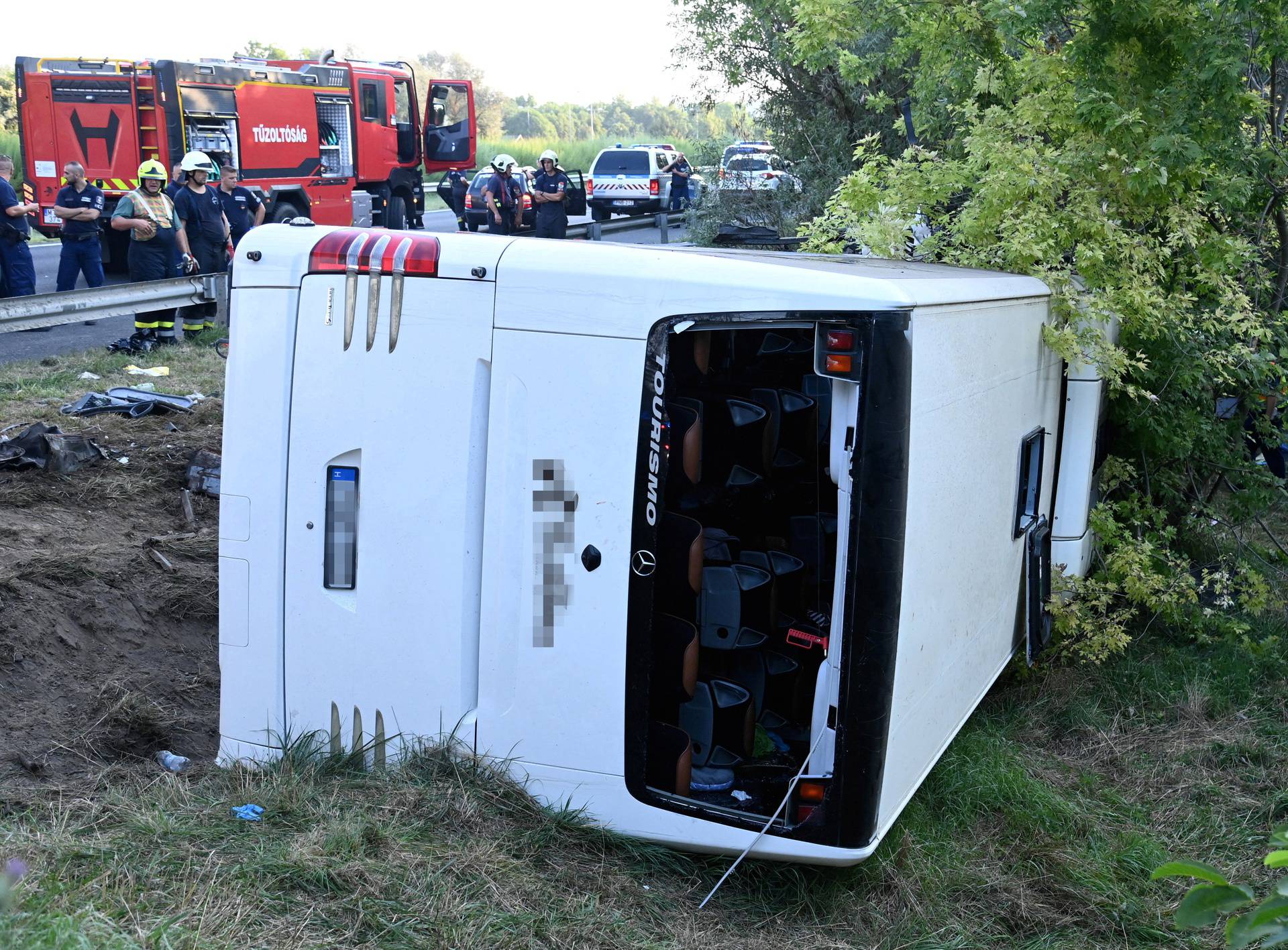 Deadly bus crash near Szabadbattyan