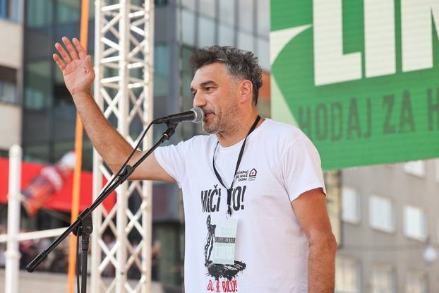 Glavni trg u Zagrebu prepun prosvjednika zbog opasnog otpada u Lici