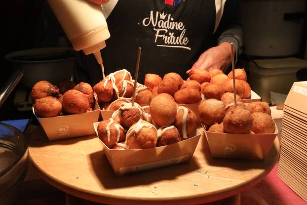 Rijeka: Zapo?elo adventiranje na Trgu Rije?ke rezolucije i Koblerovom trgu