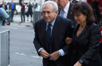 Sobarica (32) će se ipak suočiti sa Strauss-Kahnom u sudnici