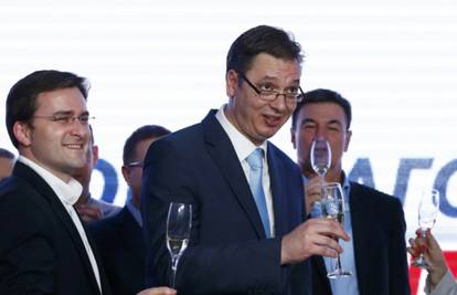 Naoružan upao u Vučićevu stranku, prijetio da će se ubiti