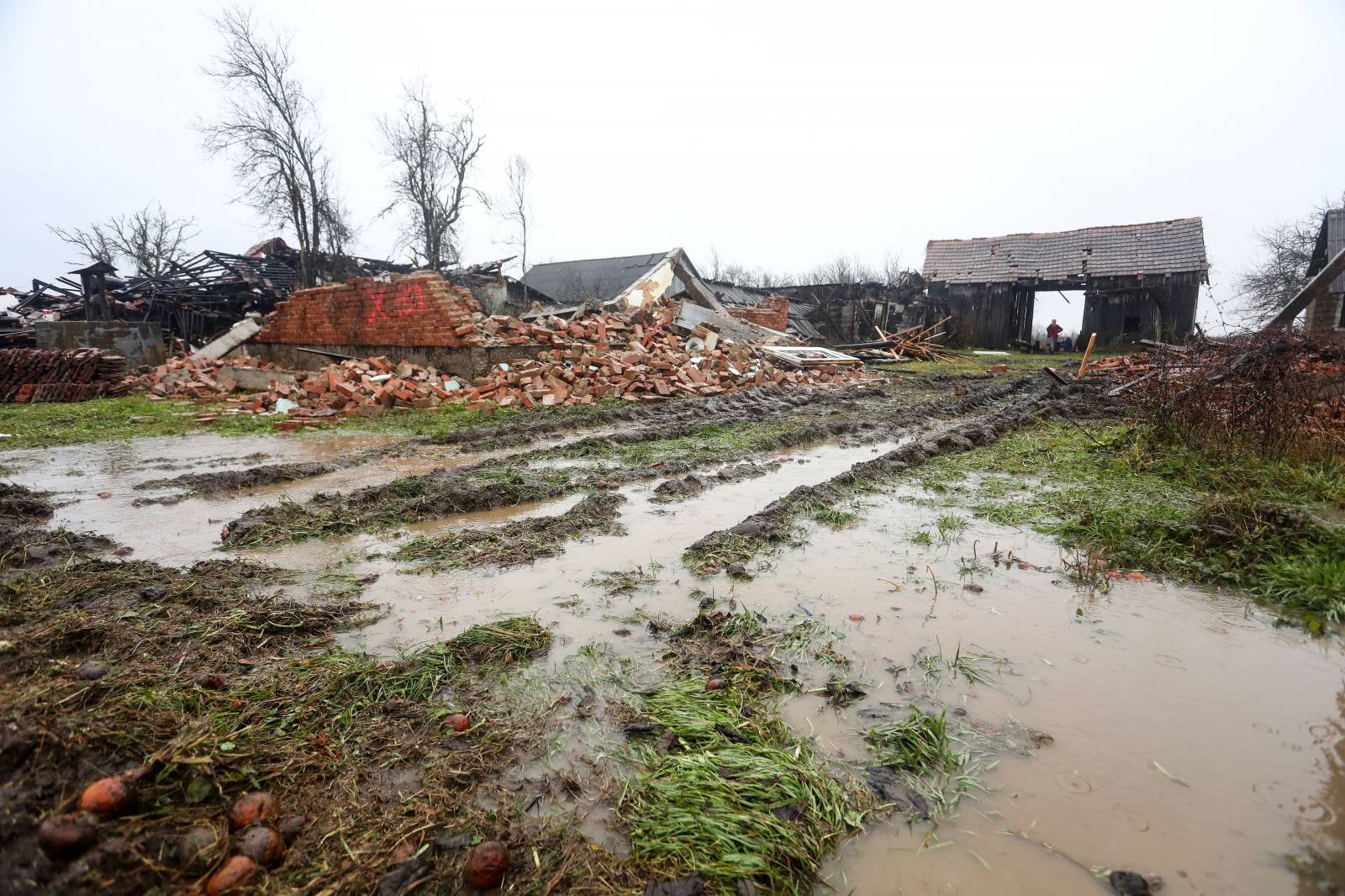 Nakon potresa Majskim Poljanama zbog dugotrajne kiše prijete poplave