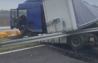 Prometna na A3 kod Sredanaca: Kamion udario u ogradu, očevici tvrde da je vozača odvezla hitna
