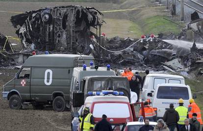 Italija: Petero poginulih u padu vojnog aviona u Pisi