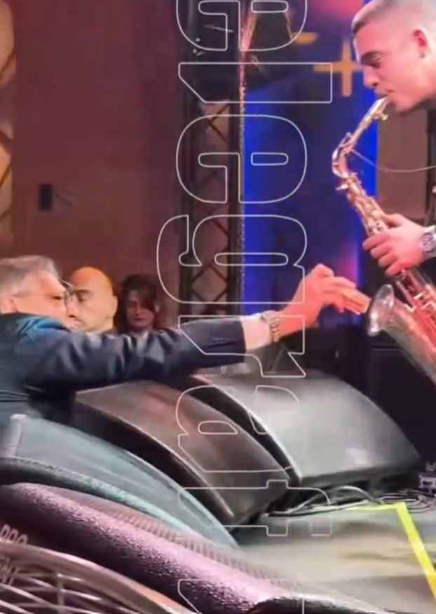 FOTO Evo kako bjegunac Mamić trga košulju, ljubi ruku udovici zločinca i bogato kiti tamburaše