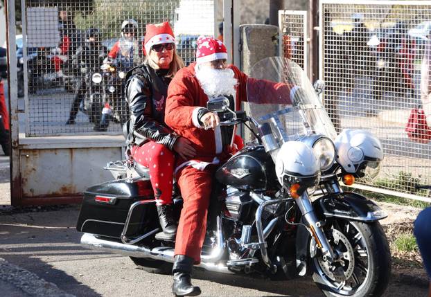 Šibenik:  Motomrazovi tradicionalno u predboži?no vrijeme darivali Centar za odgoj i obrazovanje Šubi?evac