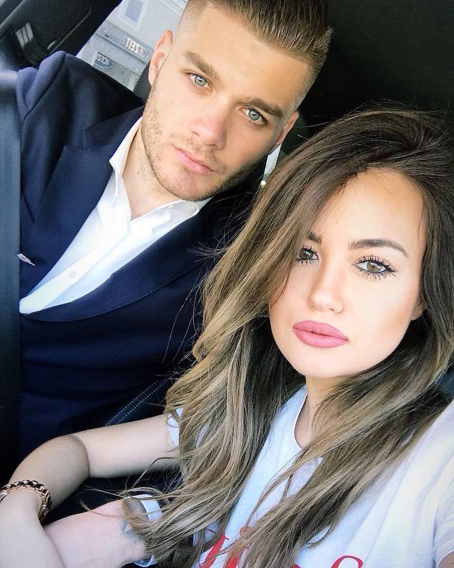 Skinula se: Cura Ćaleta-Cara u toplesu navija za nogometaše