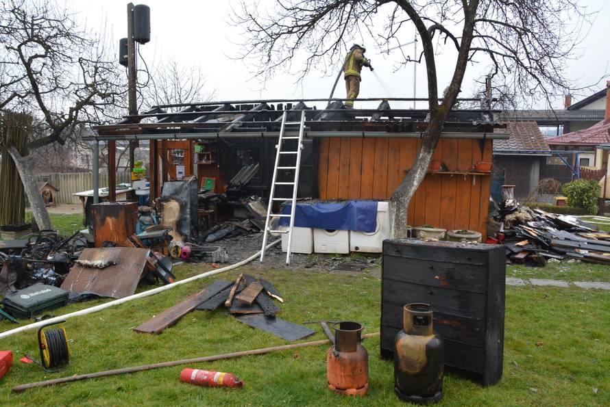Sve mu izgorjelo: Nepokretan se sam izvukao iz plamena