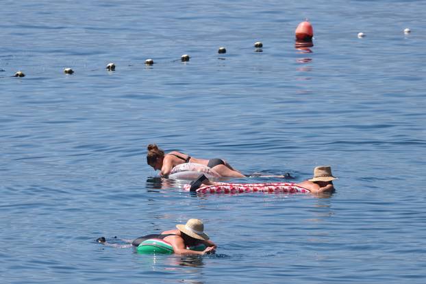 Rijeka: Visoke temperature napunile gradske plaže