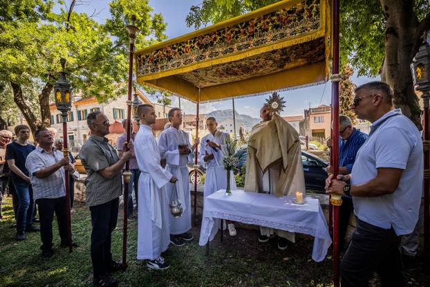 Kaštel Stari: Blagdan Tijelova u župnoj crkvi Gospe od Ružarija